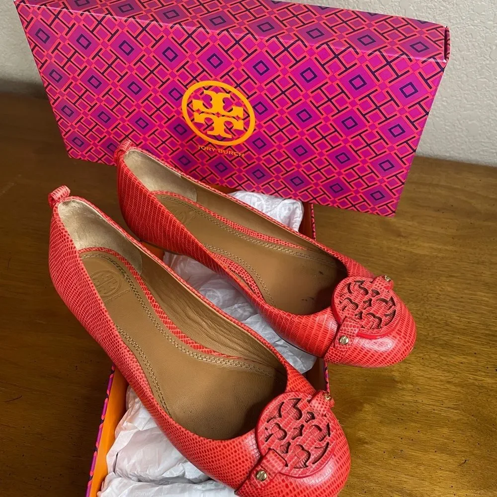 Tory Burch ballet Flats, Mellon/pink. Iconic cutout detail miller